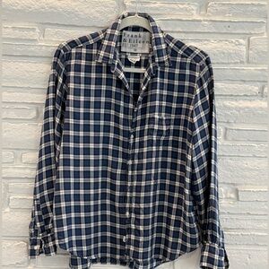 Frank & Eileen “Eileen” Lightweight Blue Plaid Button down - M
